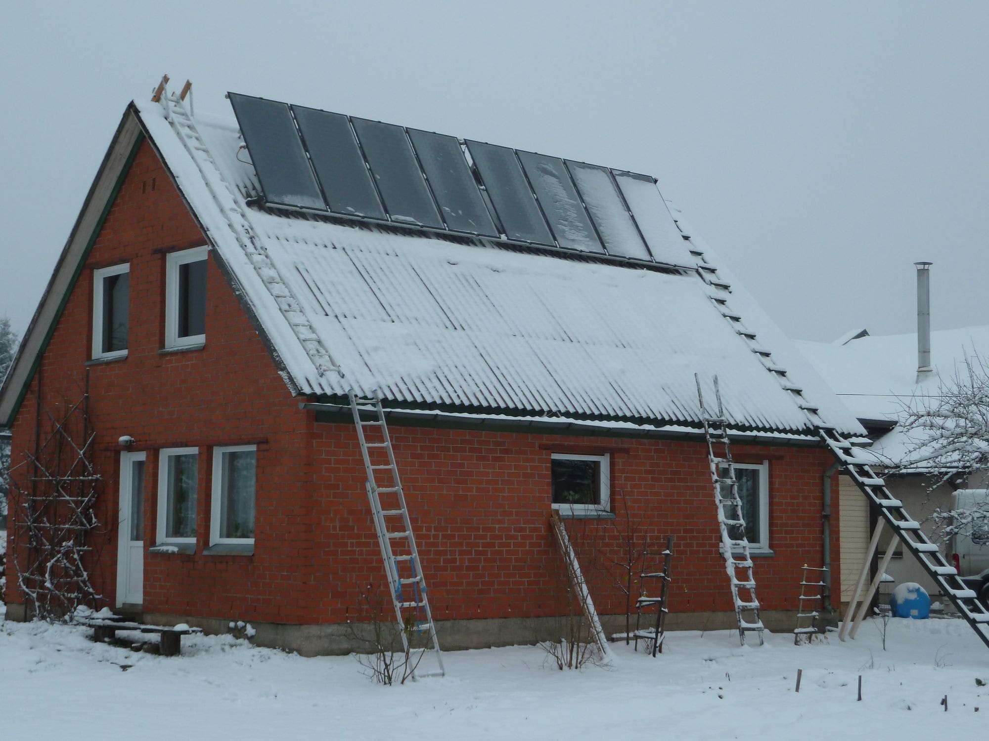 Система вакуумных солнечных коллекторов в Алуксне